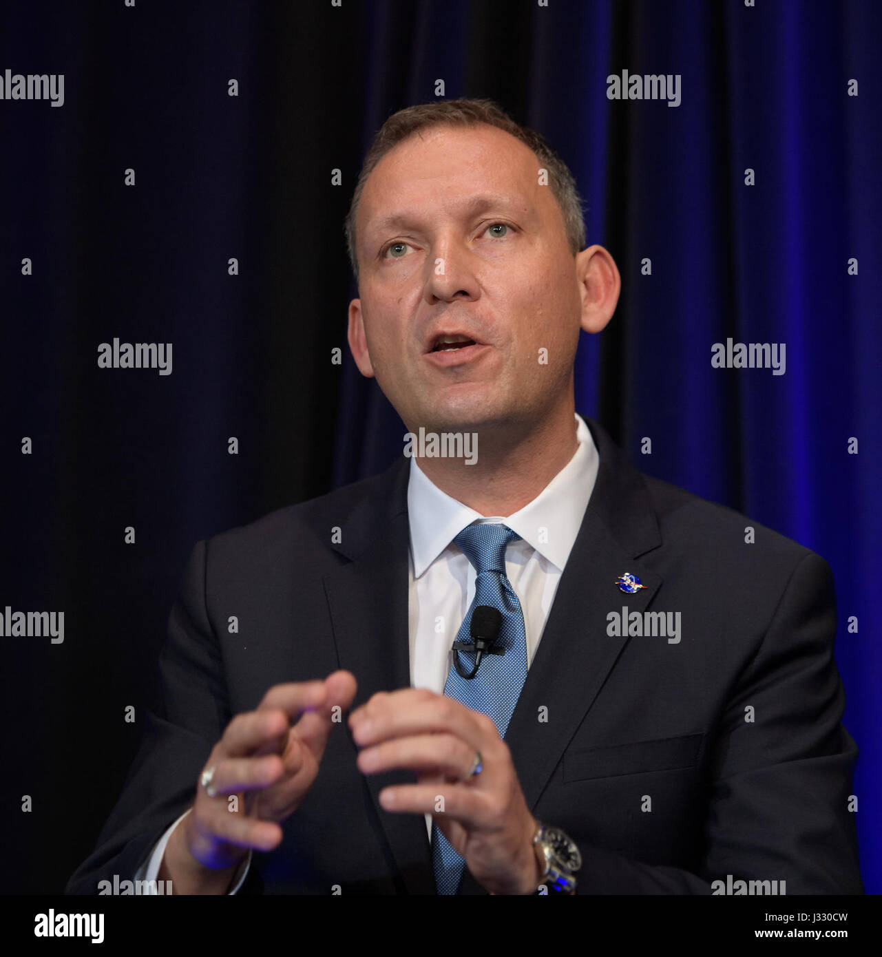 Thomas Zurbuchen della NASA presenta i risultati del sistema TRAPPIST-1, un gruppo di sette esopianeti di dimensioni terrestri che orbitano attorno a una singola stella. La ricerca è stata rivelata in un briefing della NASA il 22 febbraio 2017. Foto Stock