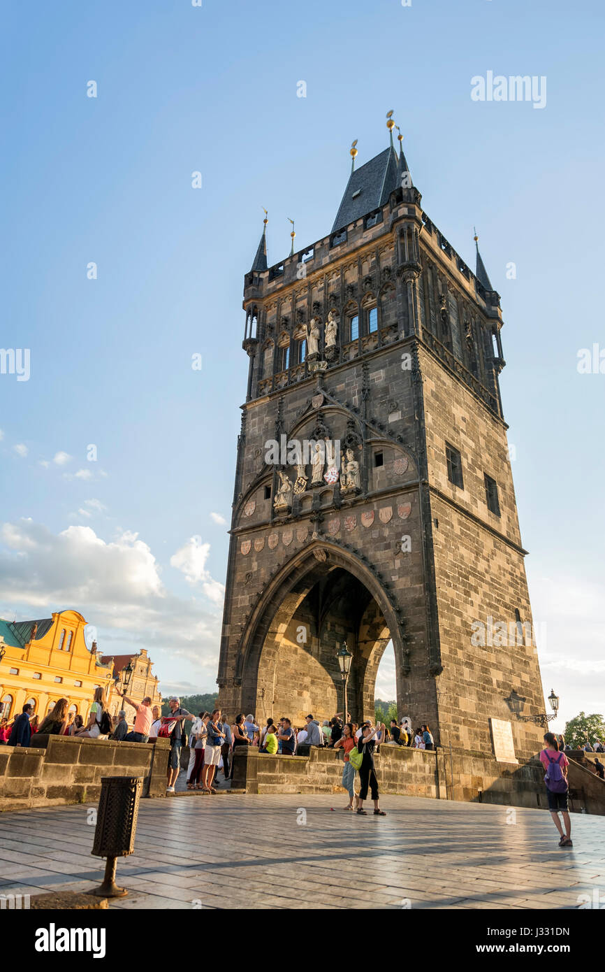Praga REPUBBLICA CECA, 5 luglio 2016: la Torre del Ponte della Città Vecchia, un monumento gotico situato a Praga, Repubblica Ceca. Foto Stock