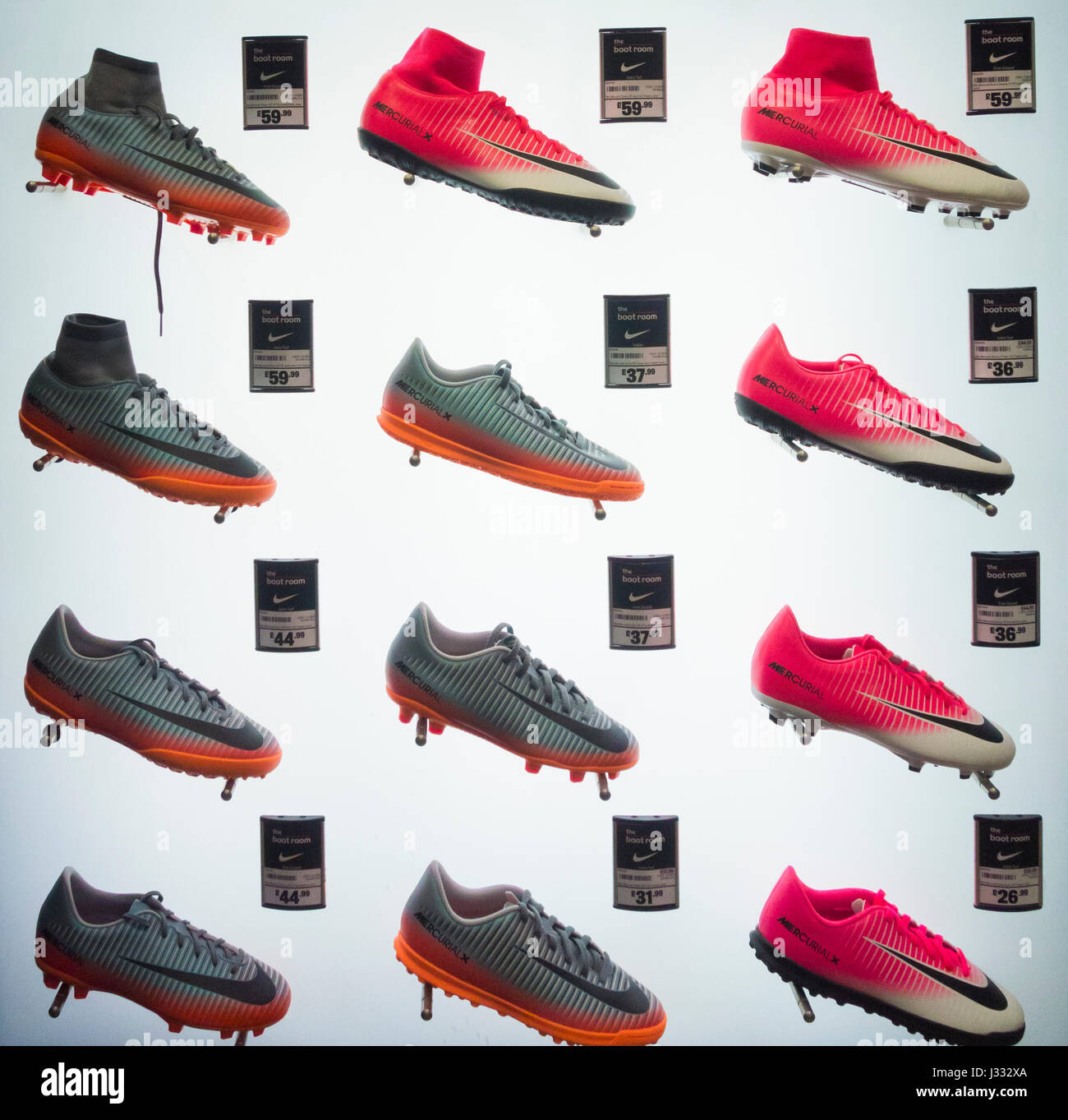 Scarpe Nike Football dispay in sport Direct store. Regno Unito Foto Stock