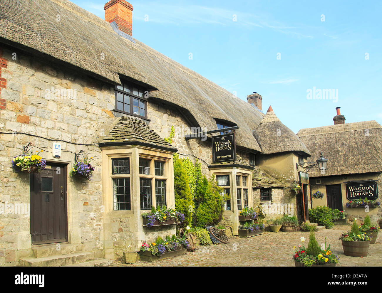 Il carro e cavalli pub, Beckhampton, Wiltshire, Inghilterra, Regno Unito fonte di ispirazione per una scena in The Pickwick Papers, Charles Dickens Foto Stock