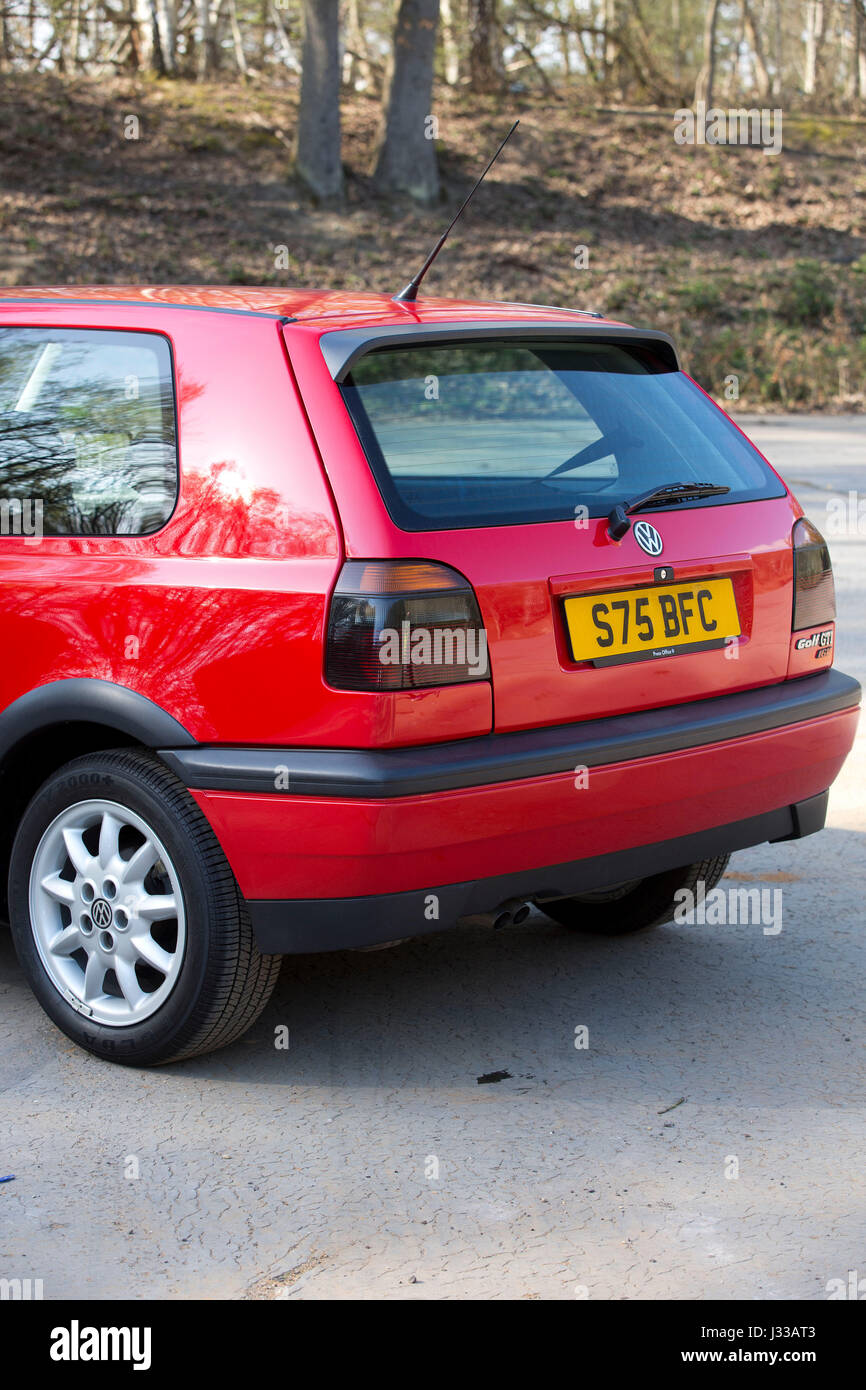 Volkswagen Golf GTI Mk3 costruito negli anni novanta essendo azionati a Longcross circuito di test, Chobham Race Track, Surrey, England, Regno Unito Foto Stock