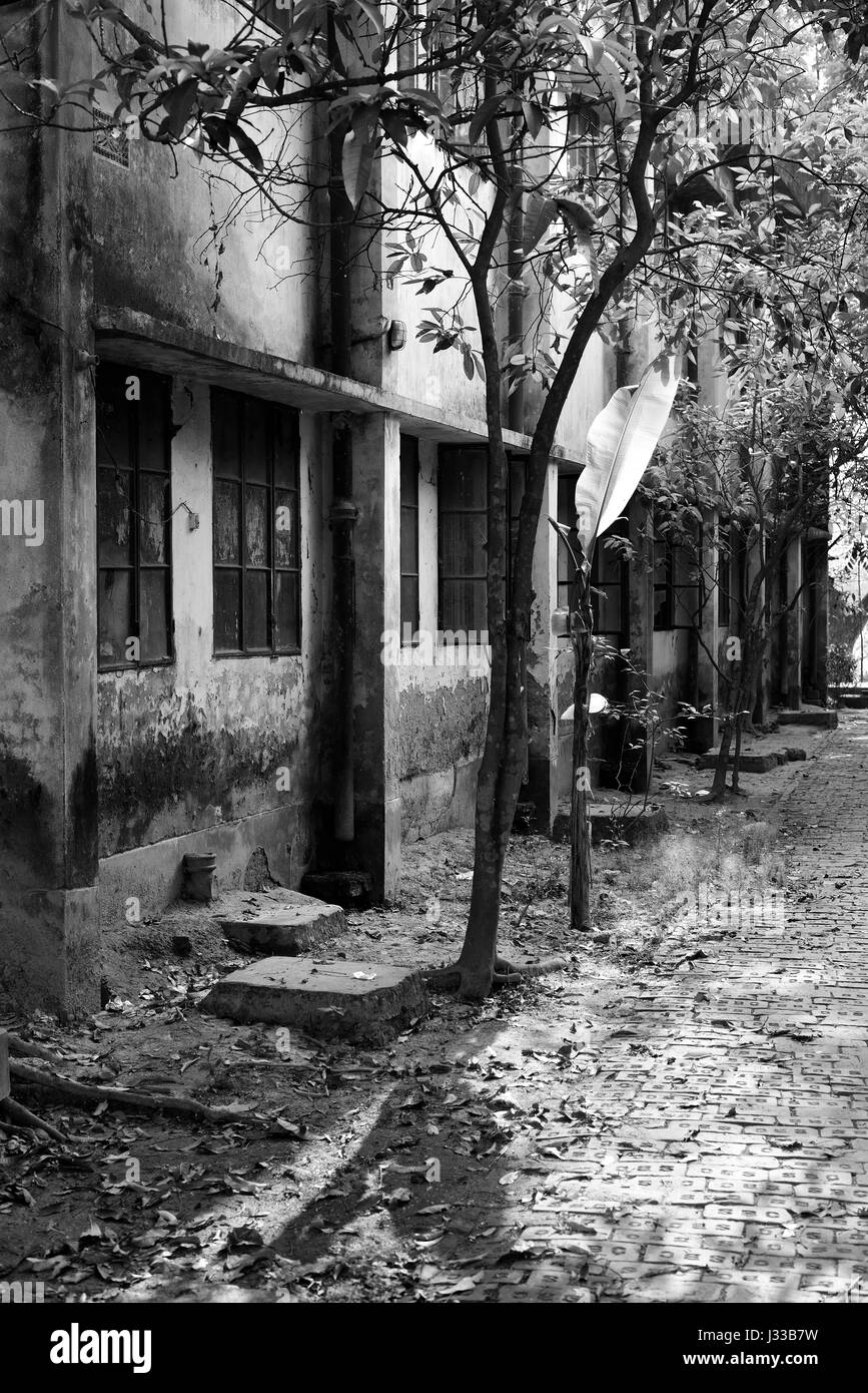 Al di fuori di un edificio scolastico, Munshiganji, Bangladesh Foto Stock