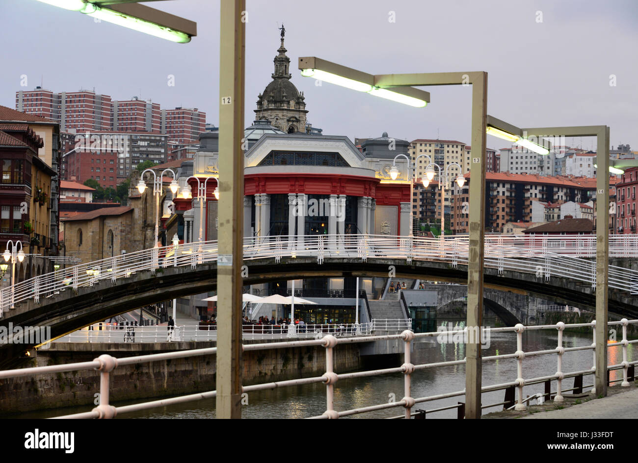 Fiume vicino alla città vecchia, Bilbao, Paese Basco, North-Spain, Spagna Foto Stock
