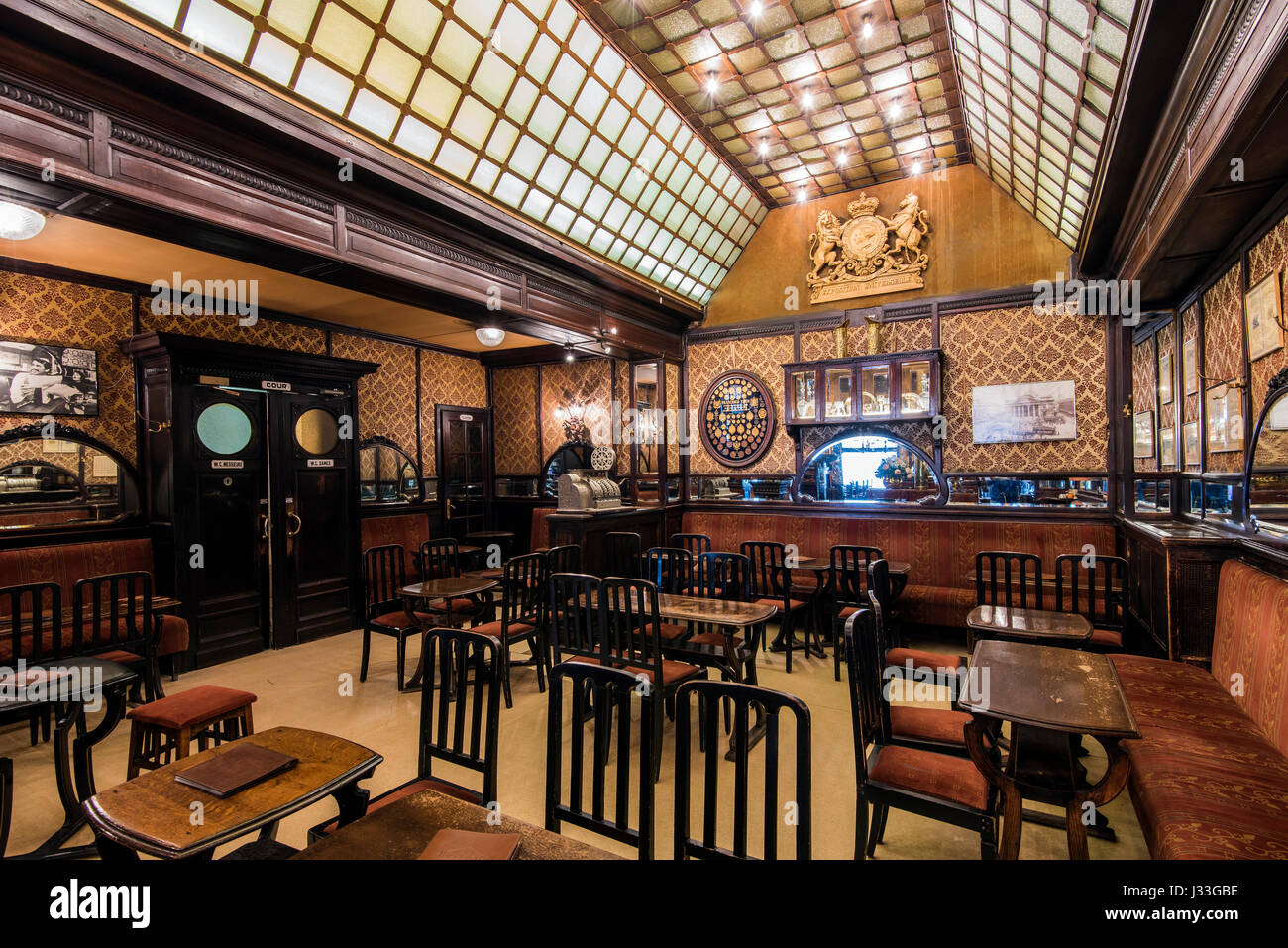 Vista interna del datata del XIX secolo Le Cirio cafe, Bruxelles, Belgio Foto Stock