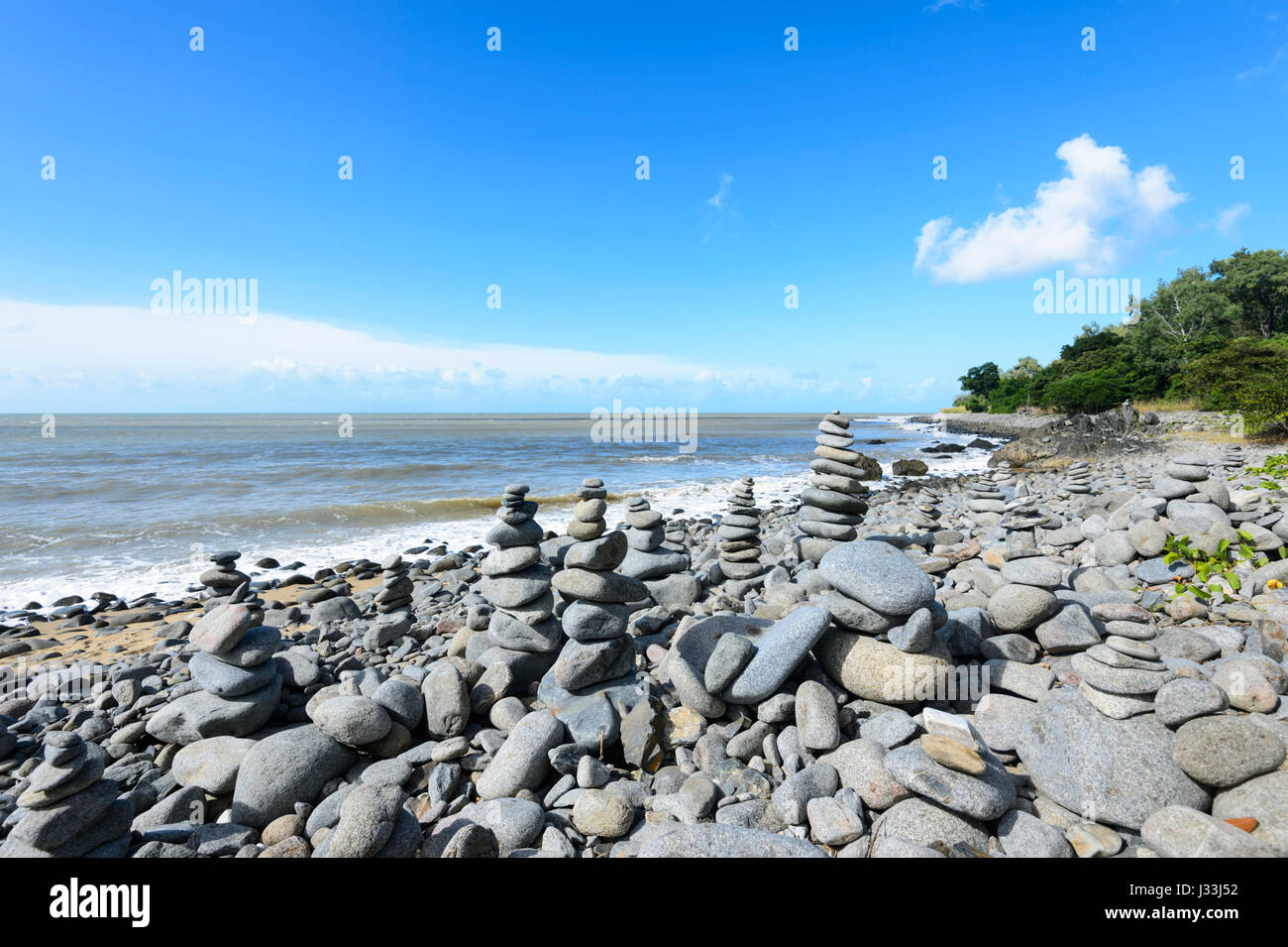 Gatz rocce di bilanciamento a Wangetti, Cairns Northern Beaches, estremo Nord Queensland, FNQ, QLD, Australia Foto Stock