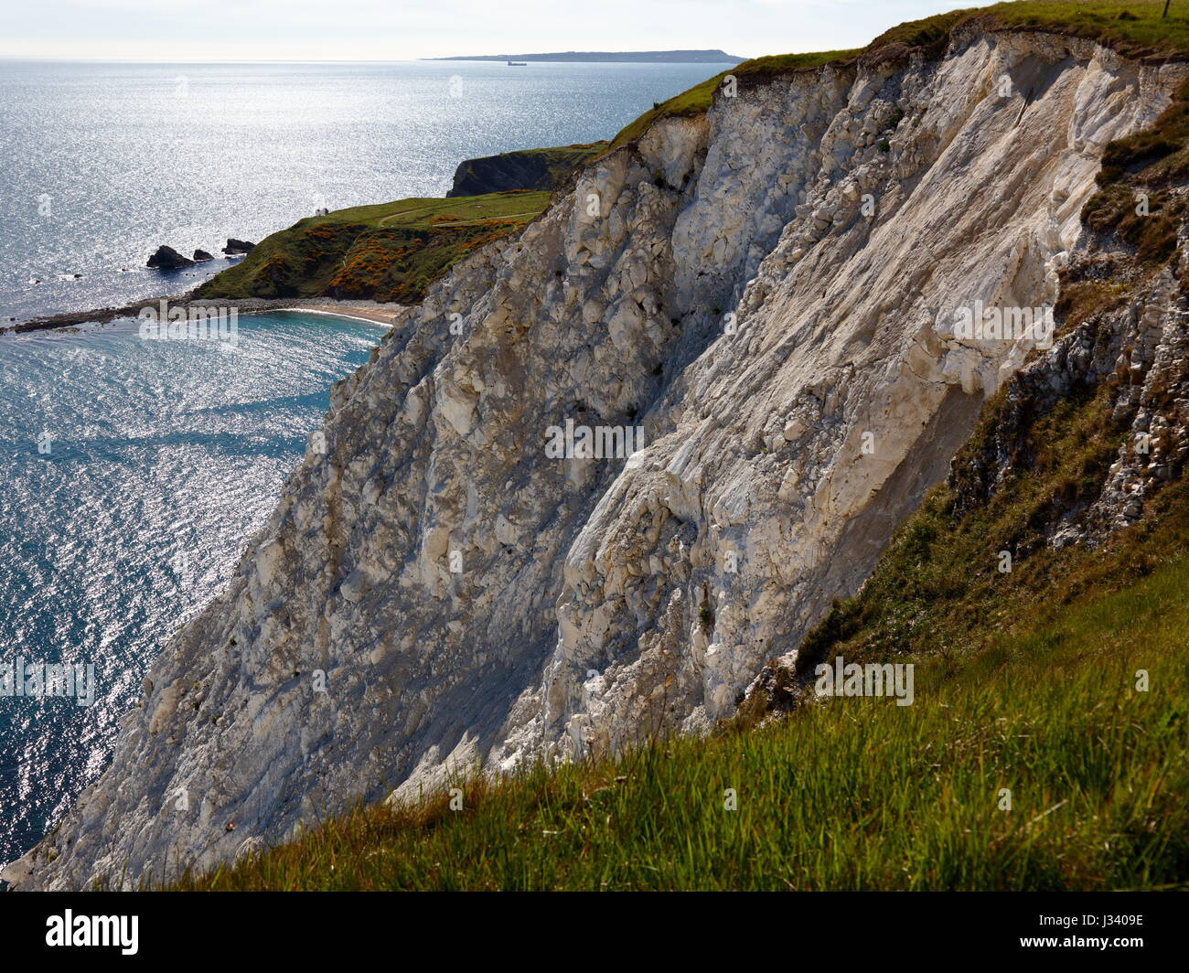 Sbriciolare chalk cliff e roccia da South West Coast Path tra Worbarrow Bay, Arish Mell e Mupe Bay su Jurassic Coast, DORSET REGNO UNITO Foto Stock