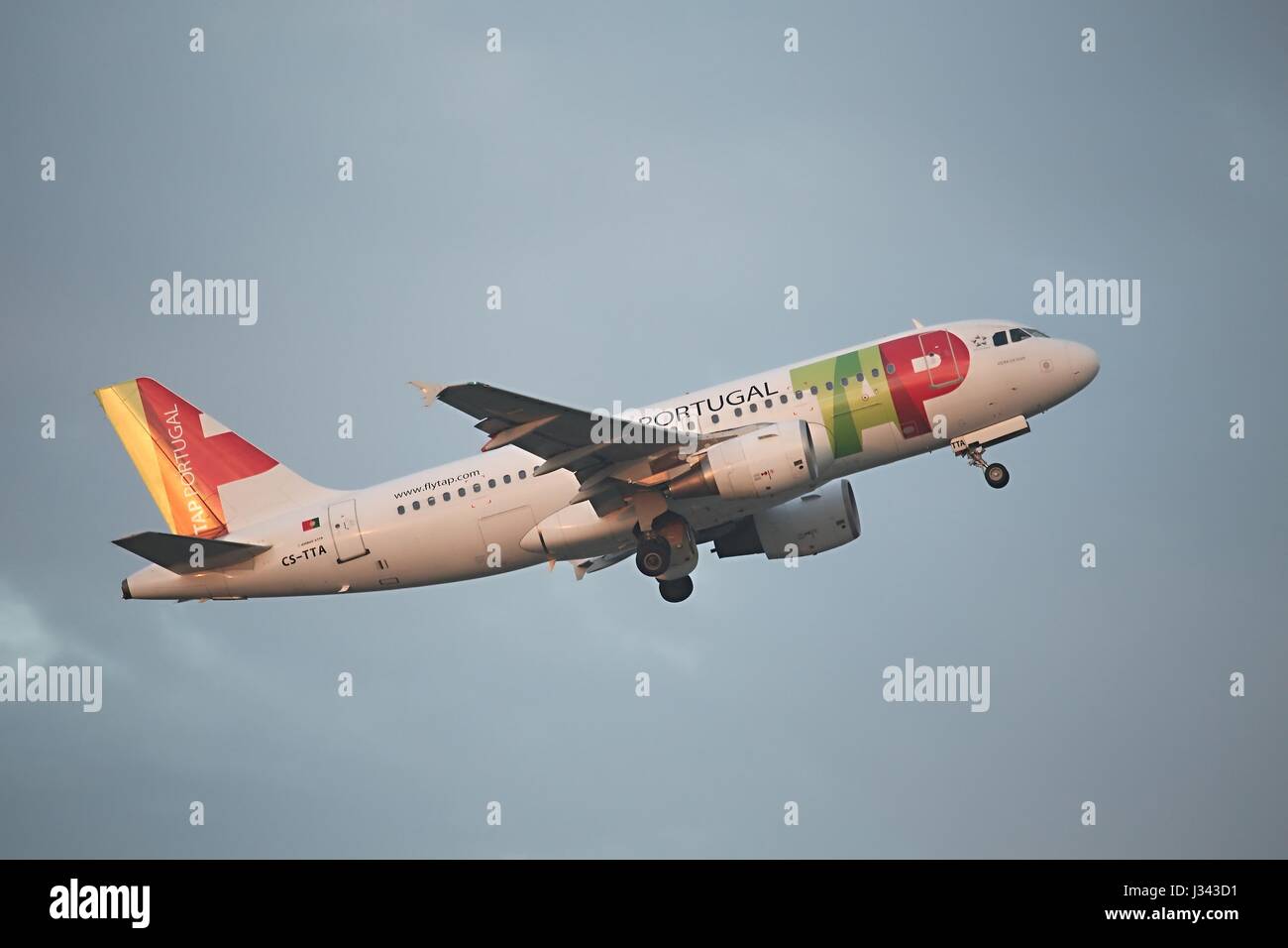 Piano tenendo spento Foto Stock