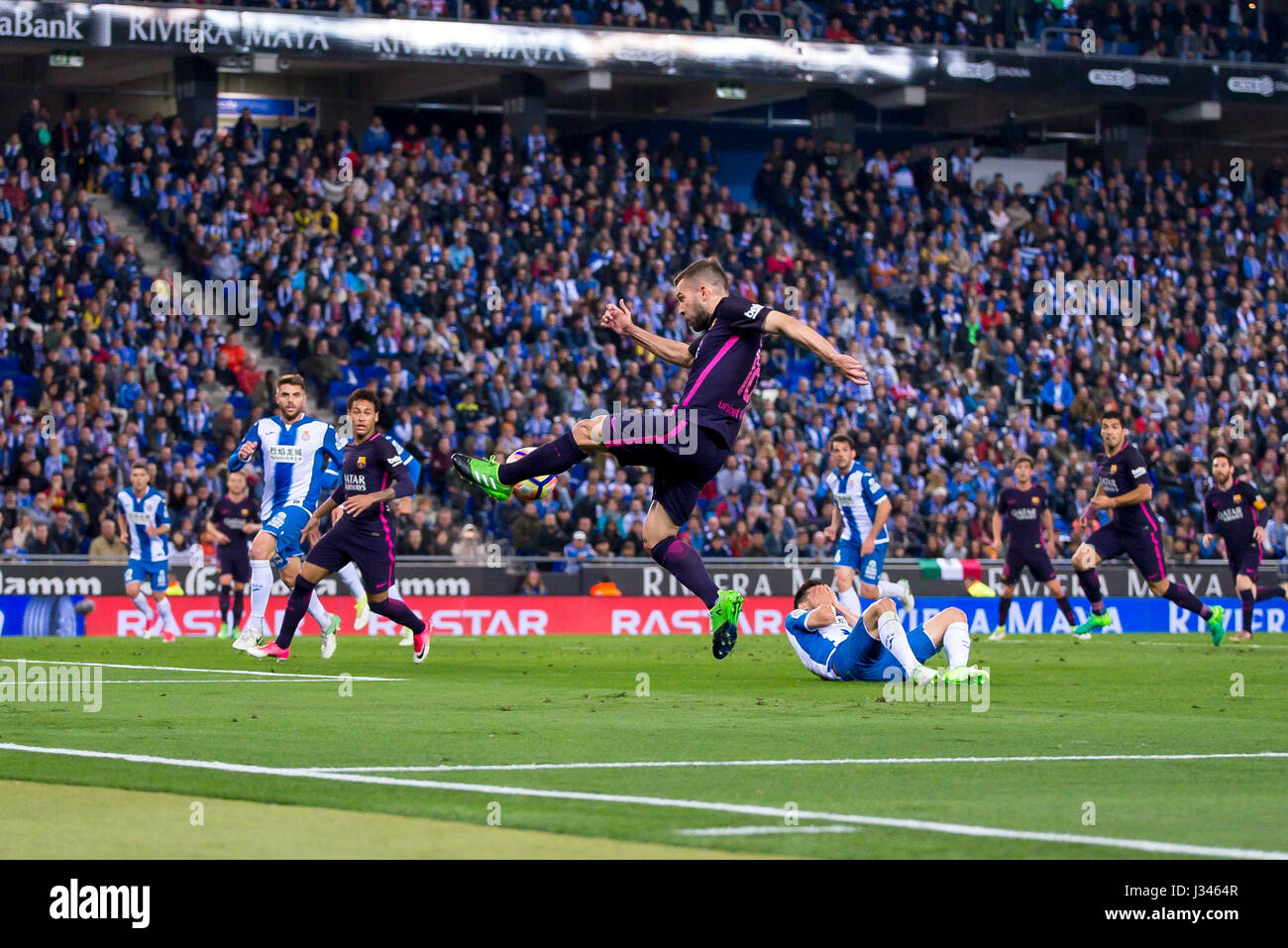 Barcellona - Apr 29: Jordi Alba svolge presso la Liga match tra RCD Espanyol e FC Barcellona a RCDE Stadium il 29 aprile 2017 a Barcellona, Spagna. Foto Stock