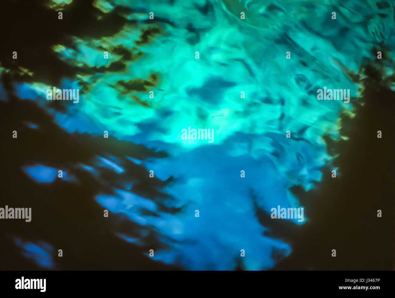 Background artistico tree e il liquido verde e blu Foto Stock