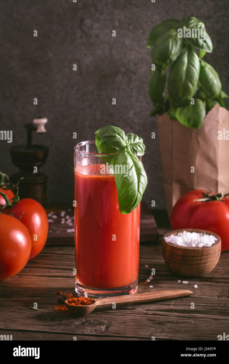 Bicchiere di pomodoro fresco Foto Stock
