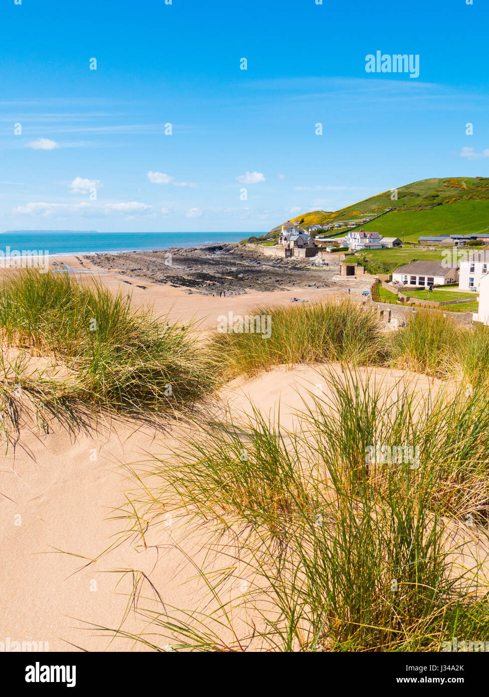 Le dune di sabbia a Croyde beach in una giornata di sole con il cielo limpido, Devon, Inghilterra, Regno Unito Foto Stock