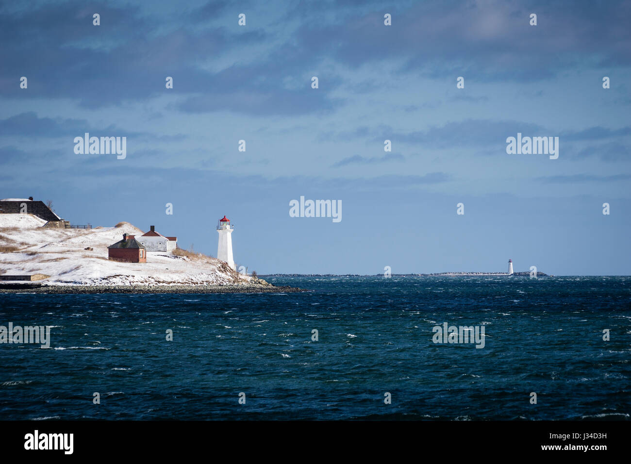 La George's Island e i fari McNab's Island negli approcci al porto di Halifax, Nuova Scozia, Canada. Foto Stock