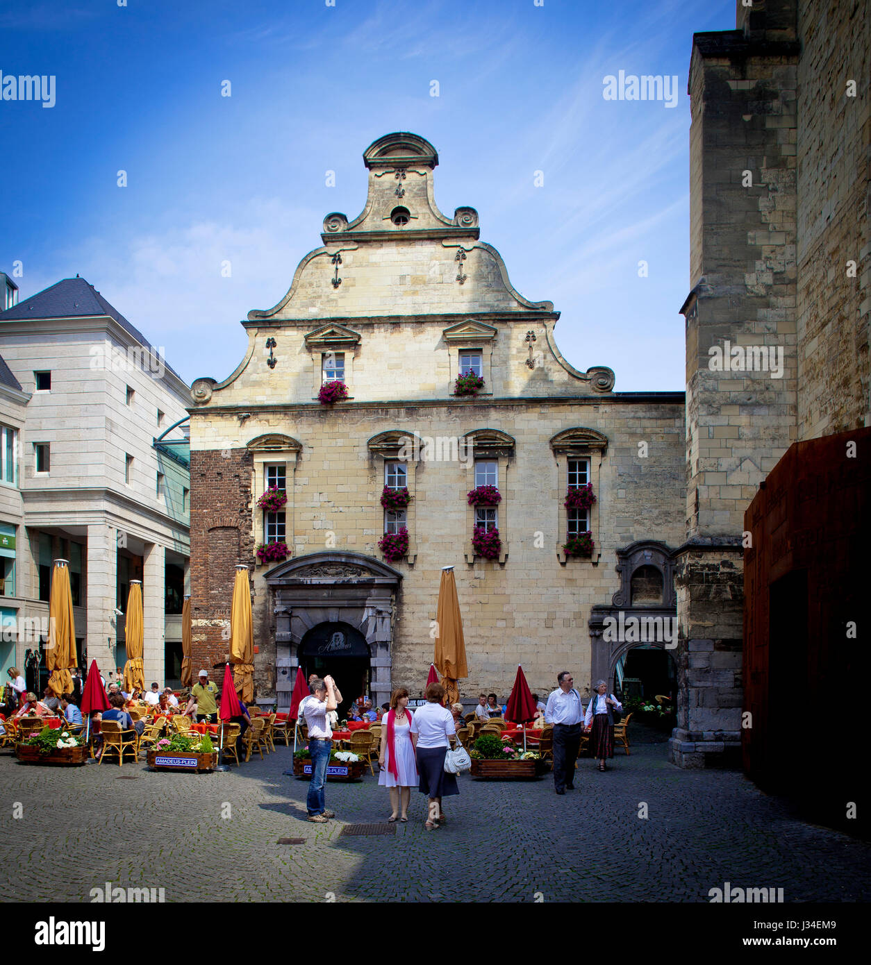 Paesi Bassi, Maastricht, il bistrot Grand Cafe Amadeus al Dominican piazza vicino la Chiesa Dominicana Foto Stock