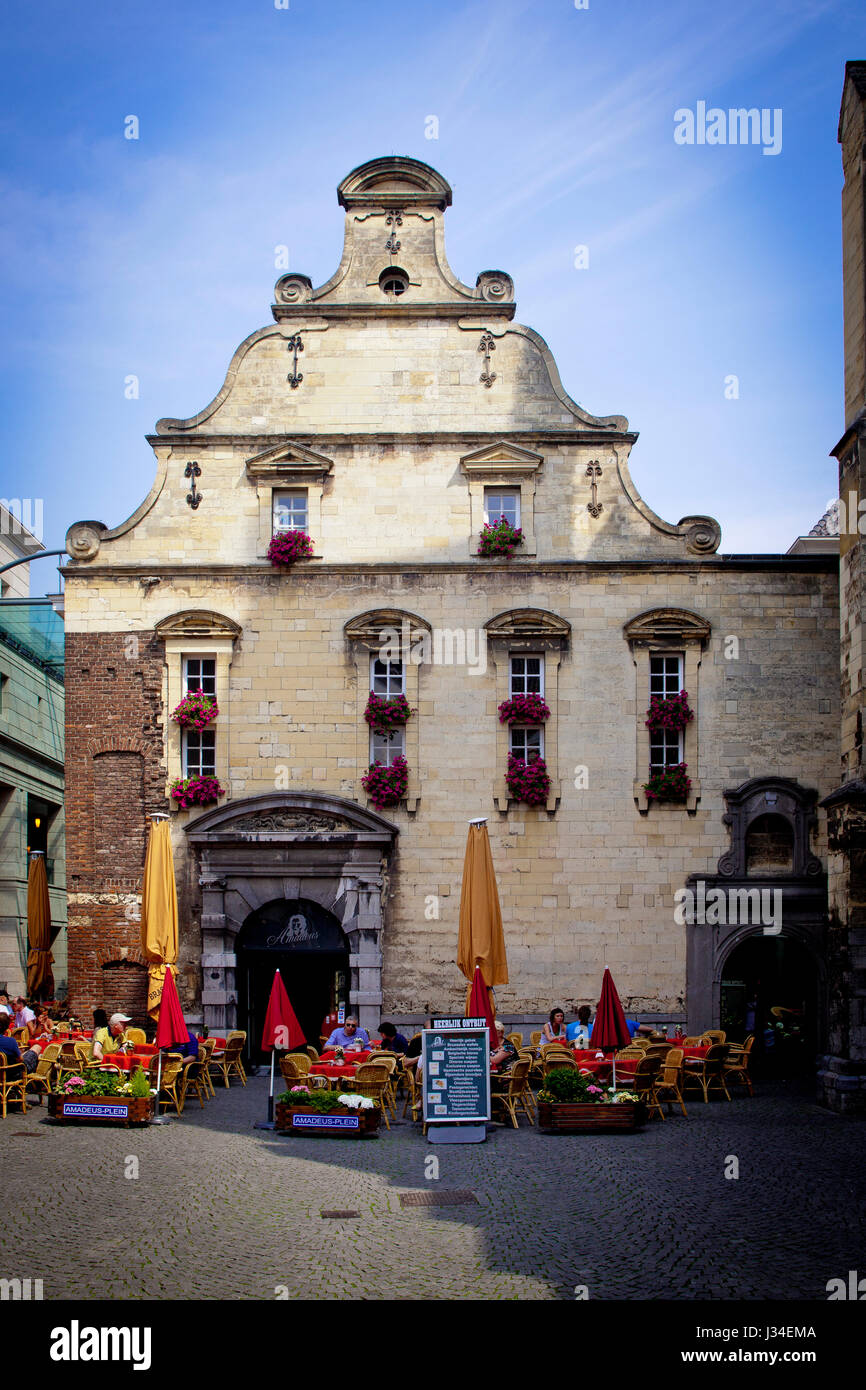 Paesi Bassi, Maastricht, il bistrot Grand Cafe Amadeus al Dominican piazza vicino la Chiesa Dominicana Foto Stock