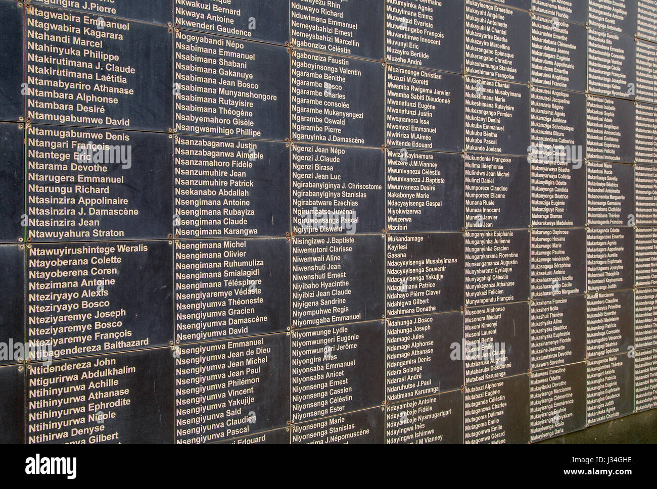 Muro dei Nomi dei più di 250.000 vittime del genocidio ruandese a Kigali Memorial Centre a Kigali, Ruanda, Africa Foto Stock