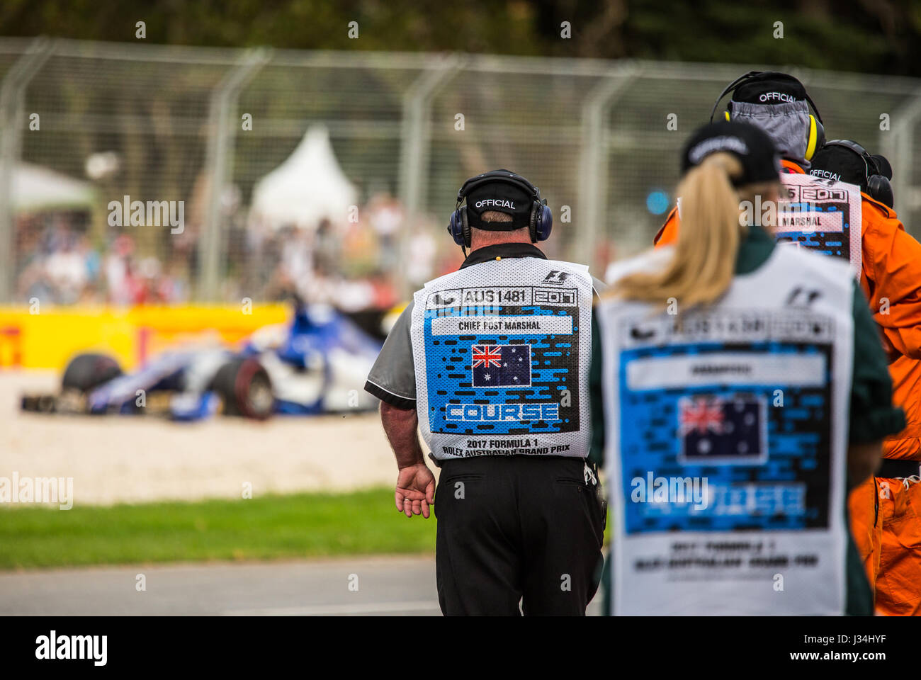 La Sauber la filatura in una trappola di ghiaia al 2017 Australian Formula One Grand Prix Foto Stock