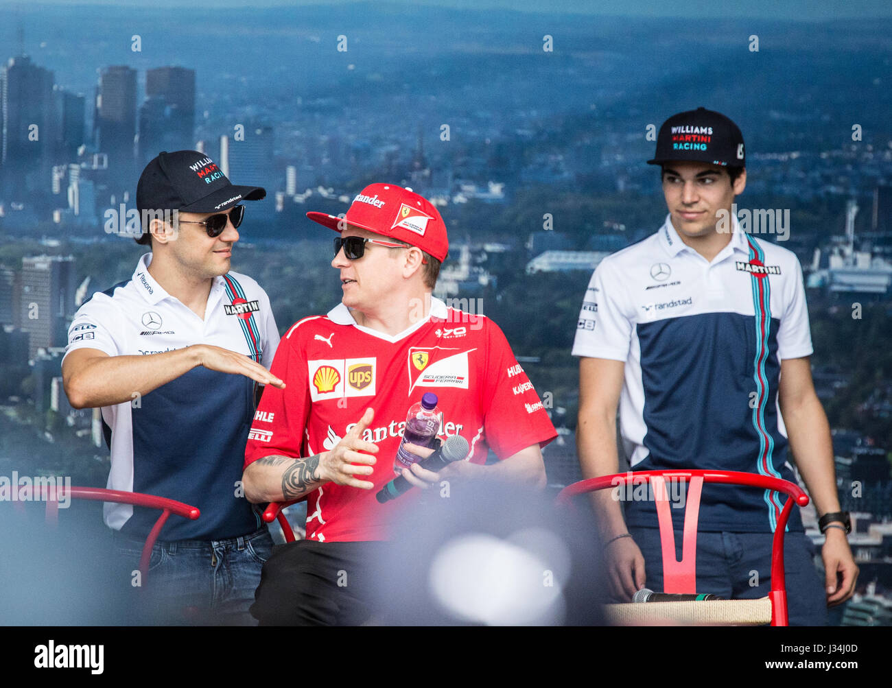 Kimi Raikkonen e la Williams Martini i driver al 2017 Australian Formula One Grand Prix Foto Stock