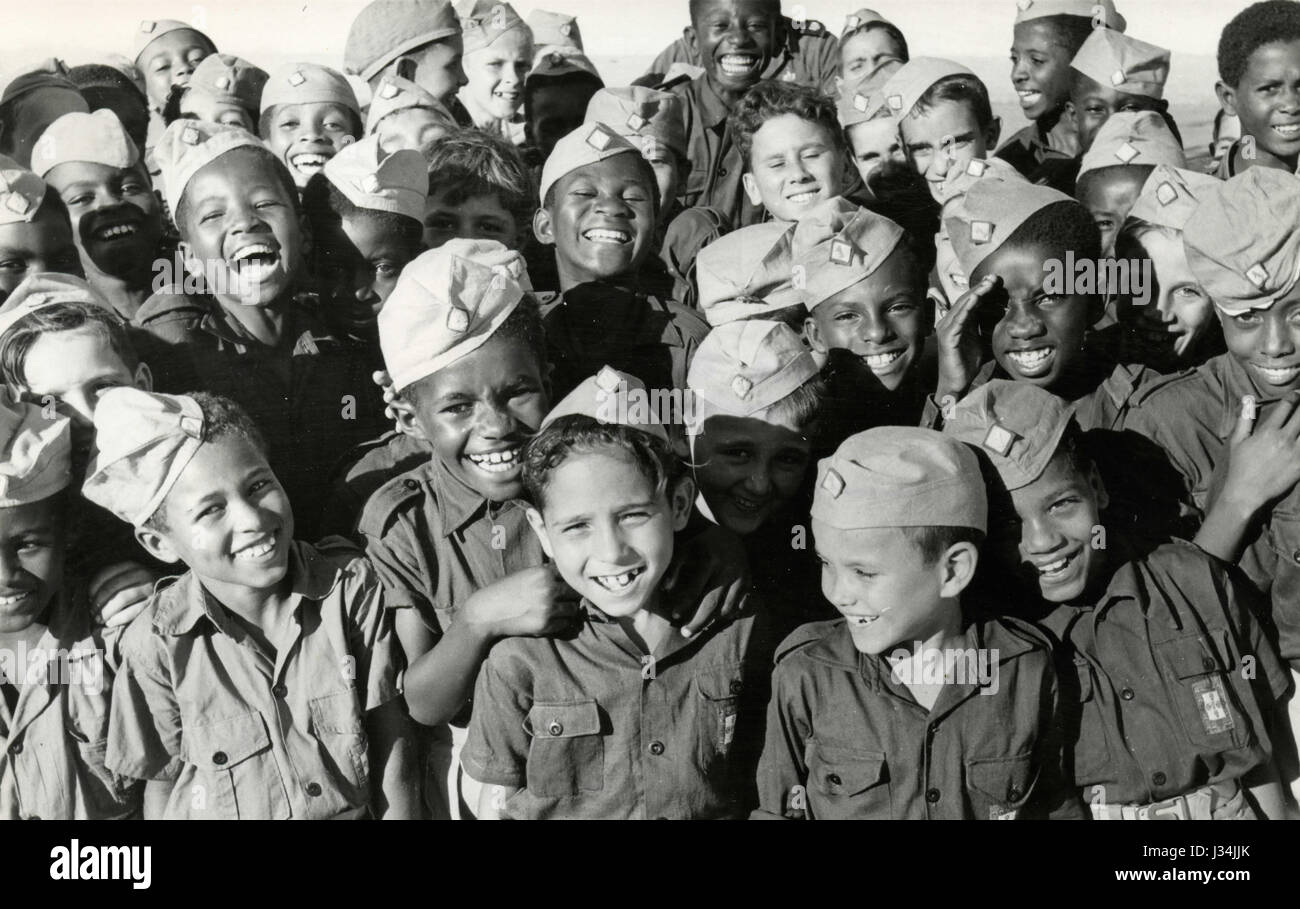 I bambini con le uniformi, Angola 1970 Foto Stock