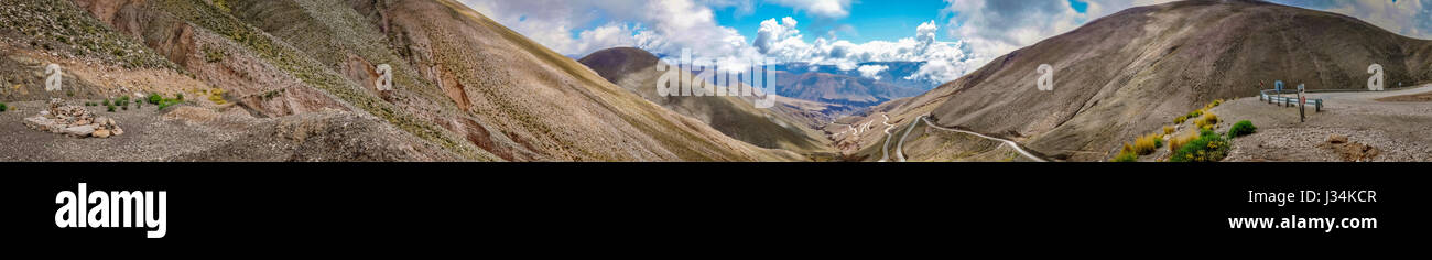 Panoramica strada del deserto in Argentina Foto Stock