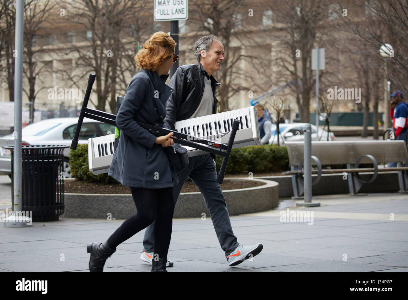 Musicista a piedi a Boston, Massachusetts, Stati Uniti, STATI UNITI D'AMERICA, Foto Stock