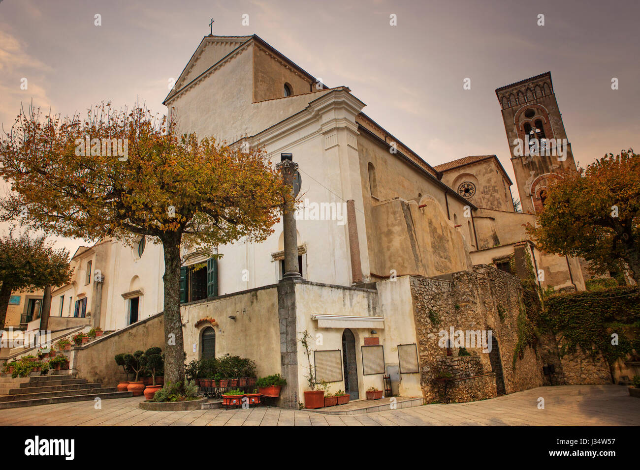 Cattedrale Chiesa del Duomo di Ravello ,Costiera Amalfitana mare mediterraneo sud italia Foto Stock