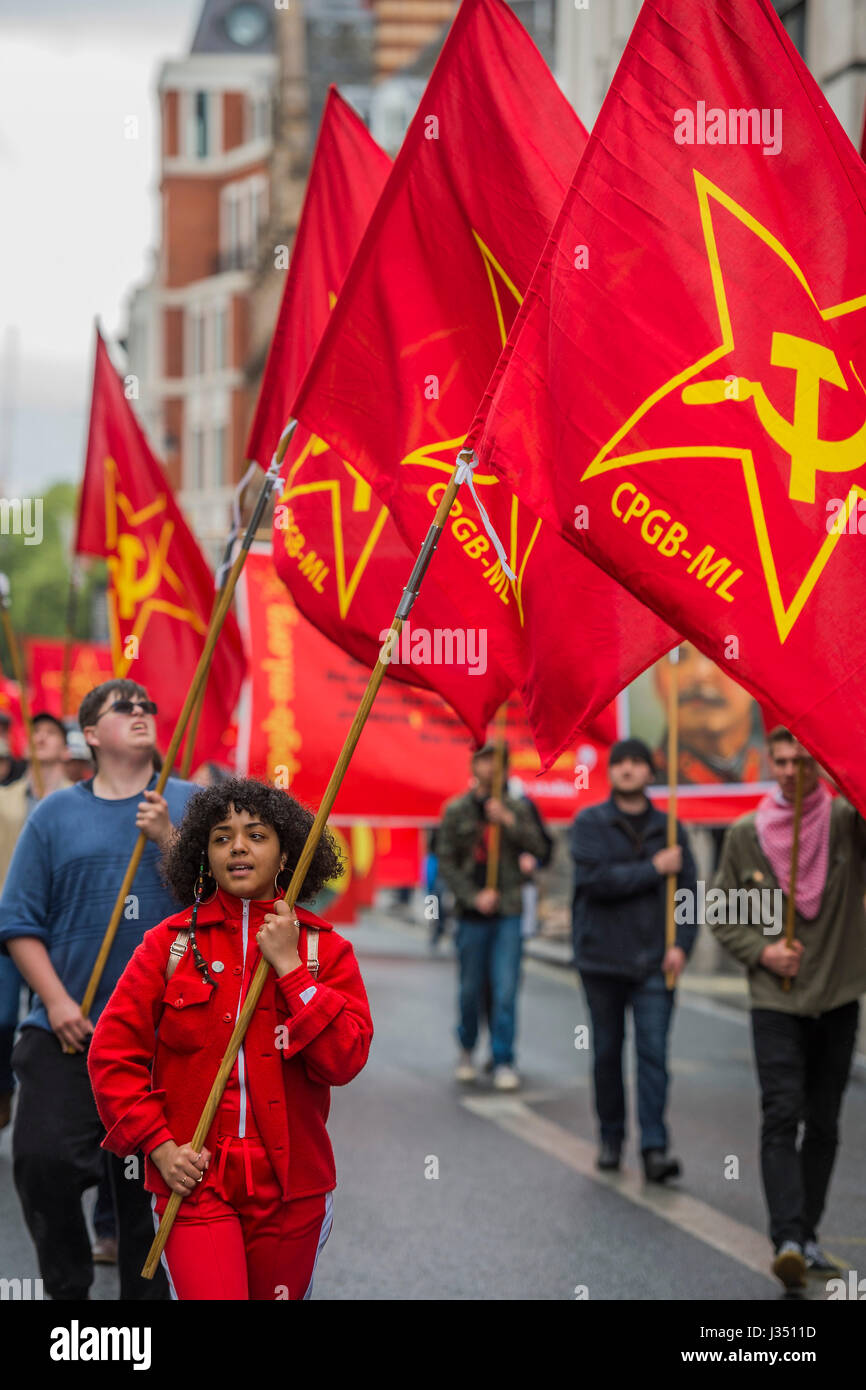 I membri del Partito Comunista della Gran Bretagna mostrare solidarietà - egli può giorno marzo da Clerkenwell Green terminante con un rally in Trafalgar Square - contro i tagli e anti "Commercio Unione legislazioni. Essa è stata sostenuta da diversi sindacati compresi unite, PC, ASLEF, RMT, TSSA, DADO FBU, GMB e di Unison come pure i popoli di assemblaggio, i pensionati" le organizzazioni e le organizzazioni che rappresentano i lavoratori migranti e comunità. Foto Stock