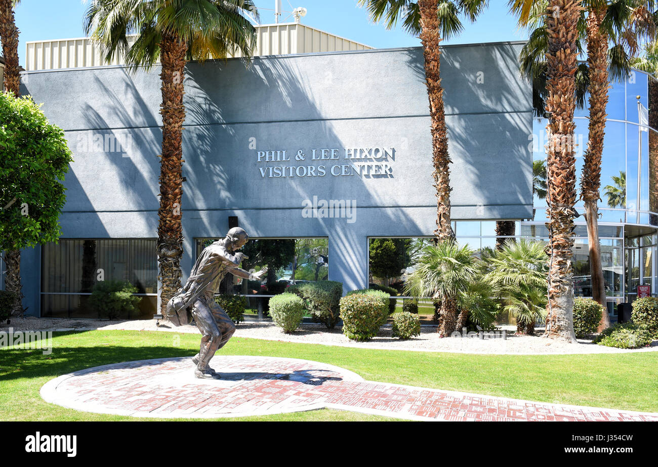 PALM Springs, California - MARZO 24, 2017: paracadutista statua e Memorial a piedi al Palm Springs Air Museum, accanto al Hixon Visitor Center. Foto Stock