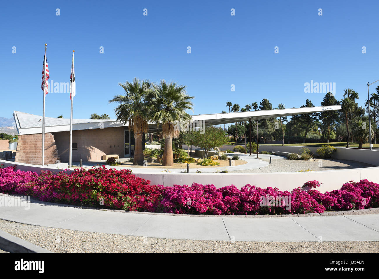 PALM Springs, CA - MARZO 24, 2017: tram Stazione di gas, Palm Springs. La stazione costruita nel 1965 serve ora come Palm Springs Visitor Center. Foto Stock