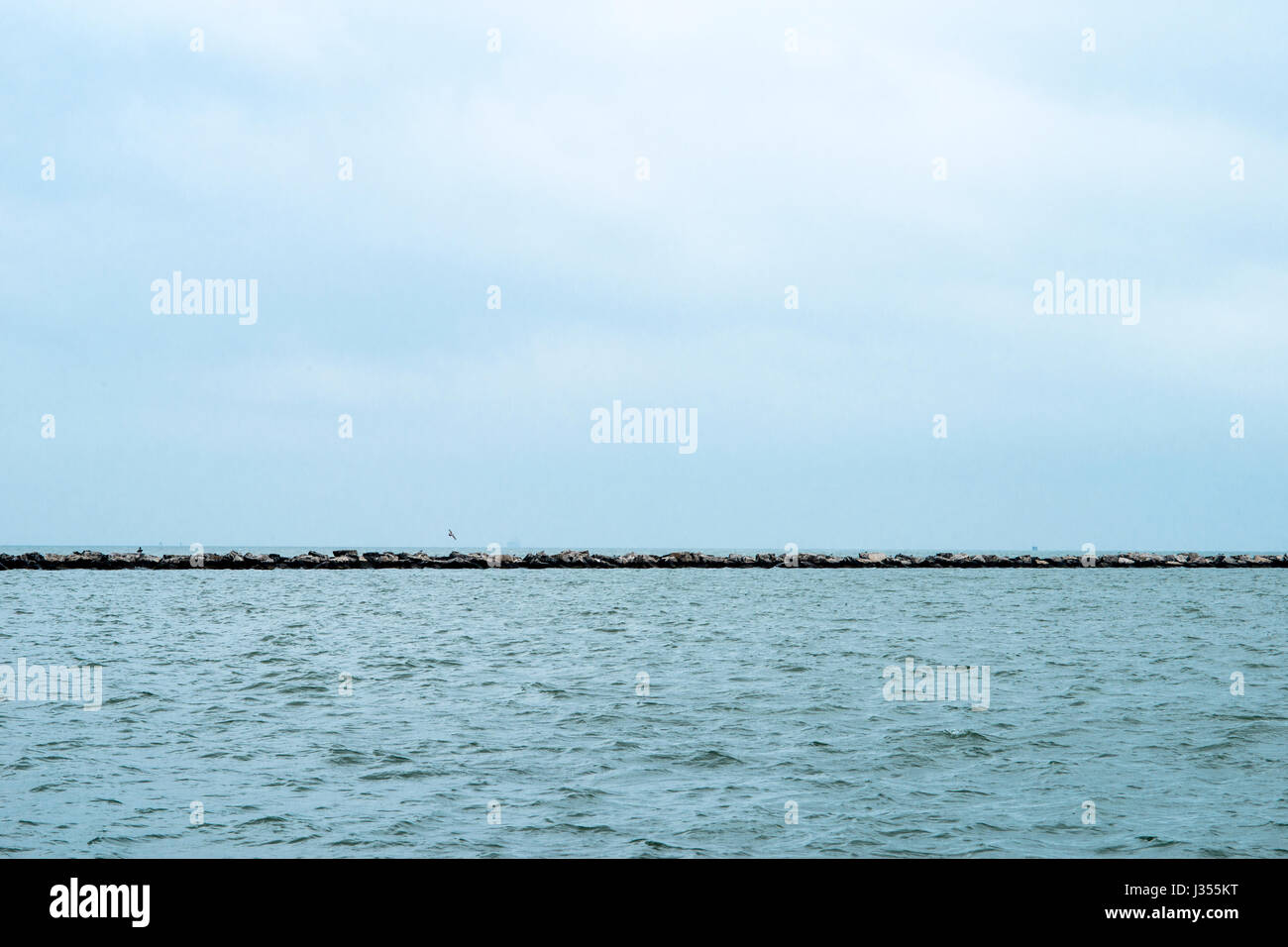 Horizon of Corpus Christi Bay da Seawall Promenade, Corpus Christi, Texas USA Foto Stock