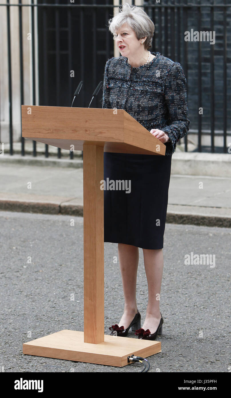 Londra, Regno Unito. Il 3 maggio, 2017. Il primo ministro Theresa Maggio si scioglie il Parlamento, Downing Street, Londra, Regno Unito. Il 3 maggio, 2017. Credito: Tejas Sandhu/Alamy Live News Foto Stock