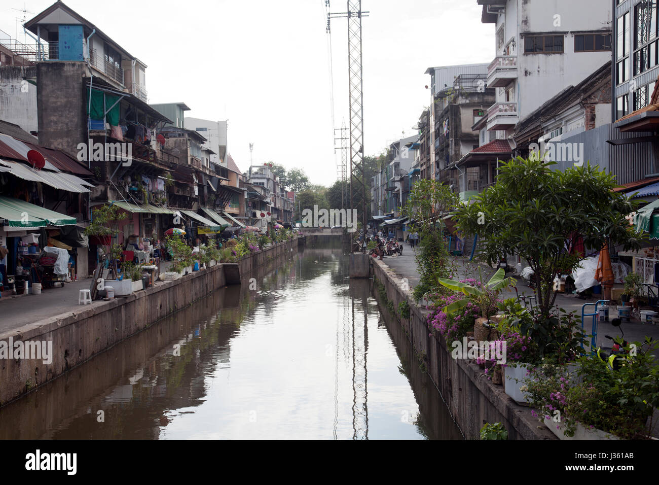 Mercato Phahurat lungo Canal, Little India, a Bangkok - Thailandia Foto Stock