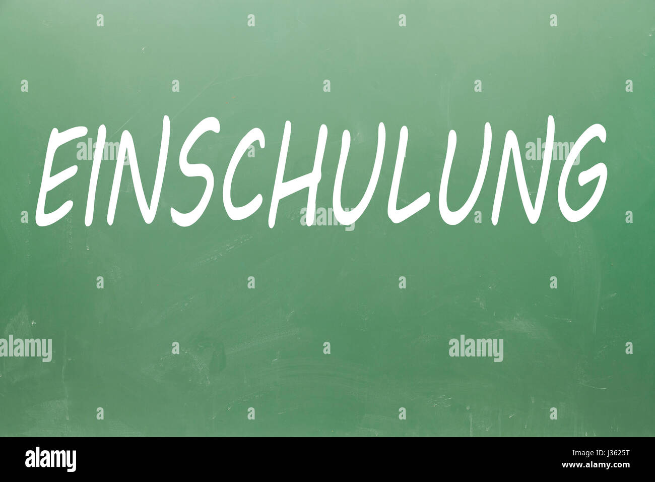 Einschulung (formazione in tedesco) scritto su una lavagna Foto Stock