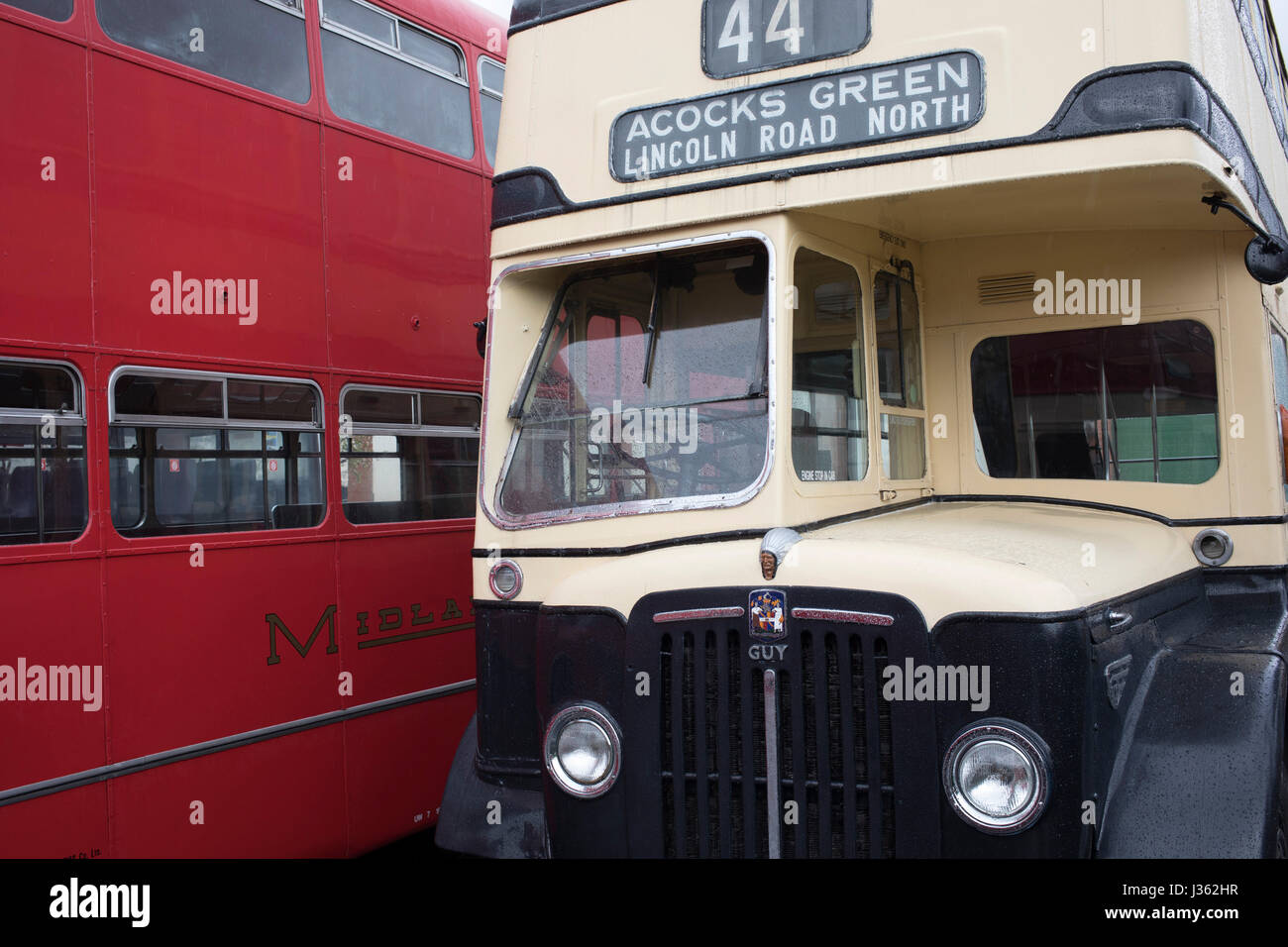 Open day in Wythall Museo dei Trasporti il 1 maggio 2017 in Wythall, Inghilterra, Regno Unito. Il Museo dei Trasporti, Wythall è un museo dei trasporti appena fuori Birmingham, a Wythall, Worcestershire.Il museo è gestito dalla carità di Birmingham e Midland Motor Omnibus Trust (BaMMOT). Il museo dispone di tre sale, presentando una significativa collezione di conserve di autobus di linea e granturismo, compresi Midland rosso e Birmingham City veicoli di trasporto. Essa è anche la casa del modello Elmdon Engineering Society (EMES) che operano la Wythall ferrovia in miniatura nei giardini del museo dei trasporti, dando ri Foto Stock