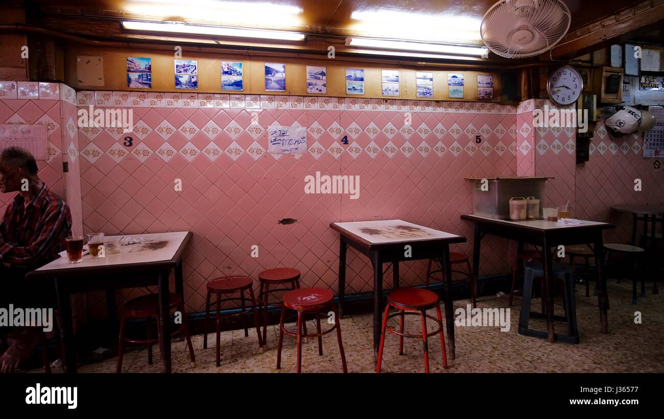 Vecchio Vintage Coffee Shop Interno Chinatown Bangkok in Thailandia Foto Stock