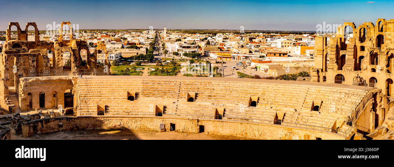 Rovine del più grande Colosseo in Nord Africa Foto Stock