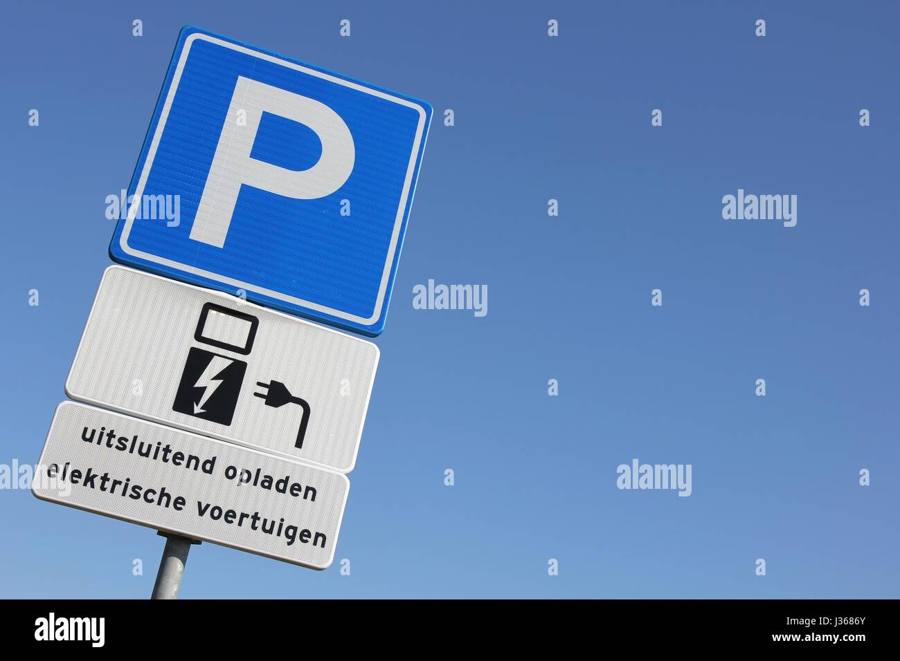 Dutch cartello stradale: parcheggio per veicoli elettrici solo Foto Stock