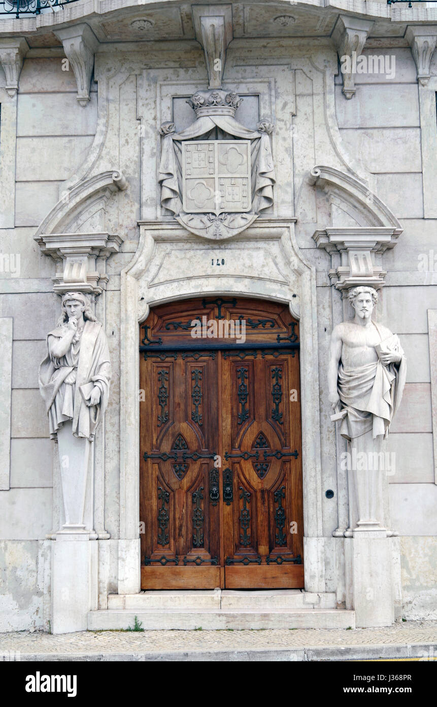 Elaborare la porta principale per l'Ufficio dell'Procurodoria Geral da Republica, la Procura Generale, Lisbona, Portogallo Foto Stock