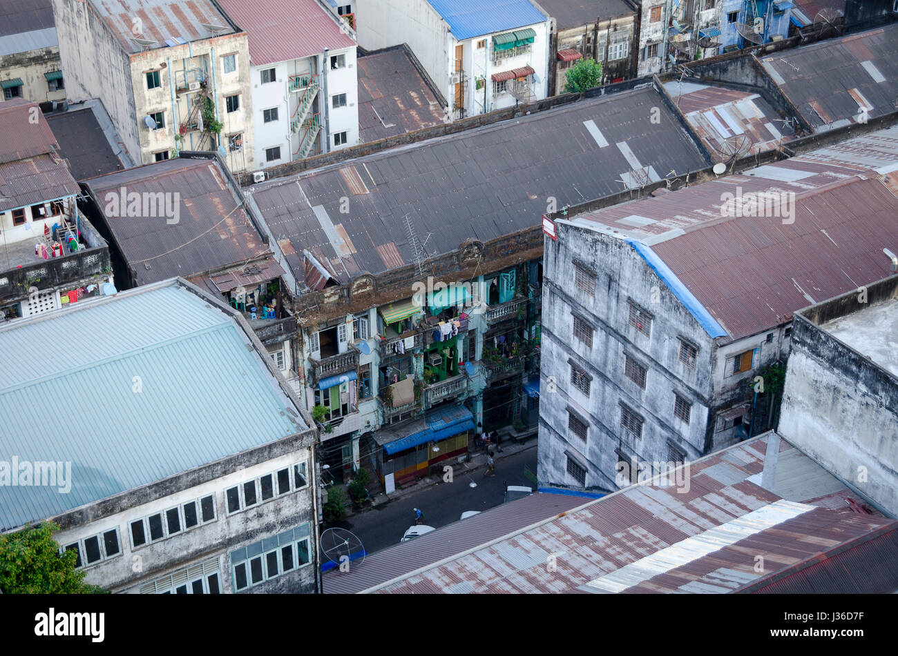 Edificio di appartamenti alto blocchi, Yangon, Myanmar Foto Stock