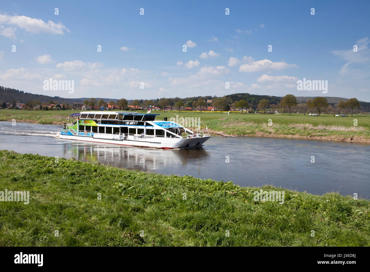 Gita in barca sul fiume Weser vicino Oberweser, tra Gewissenruh, Wahmbeck, Weser Uplands, Weserbergland, Reinhardswald, Solling, Hesse o Bassa Sassonia Foto Stock
