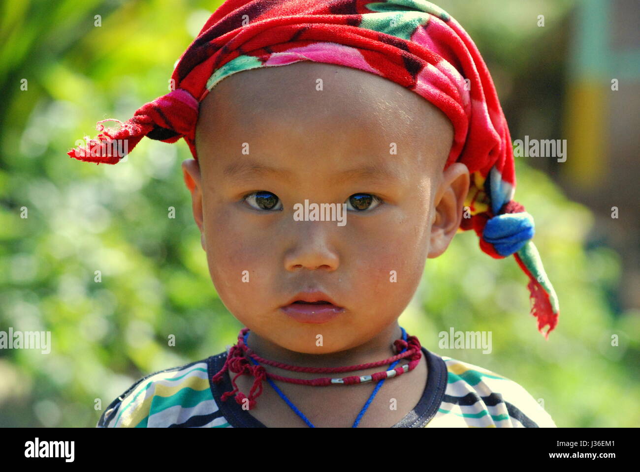 Pa-O tribù abitante a Kalaw al trekking Inle, dormire con famiglie locali, mangiare cibo tradizionale, escursionismo attraverso colline Shan, MYANMAR Birmania. Asia Foto Stock