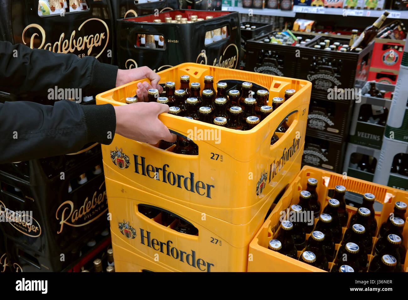 Birra Herforder in un negozio Foto Stock