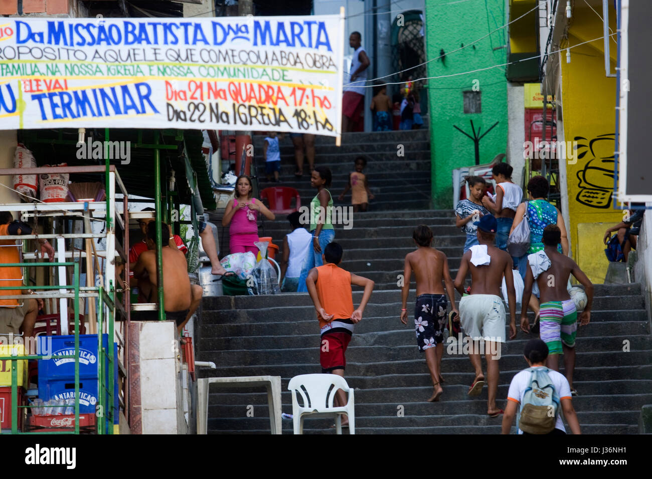 Scena di strada a Morro Dona Marta Favela a Rio de Janeiro in Brasile Foto Stock
