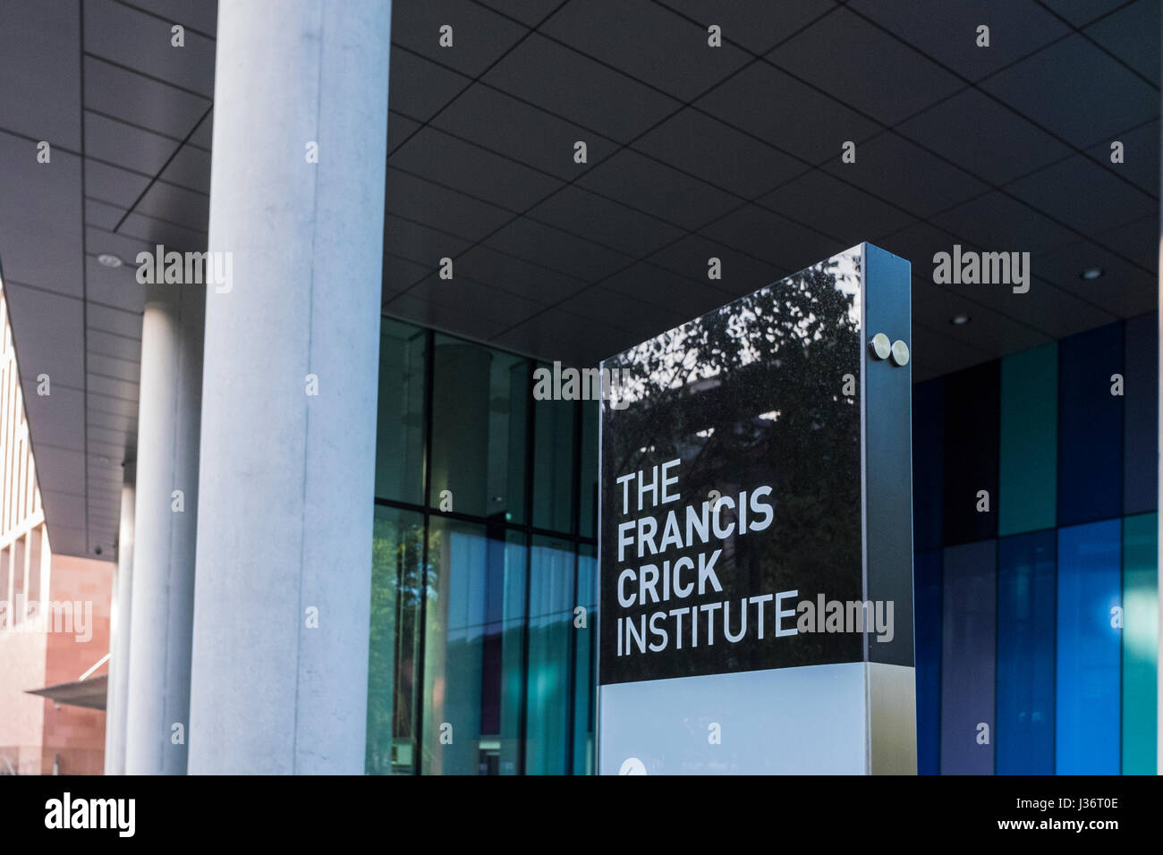 La Francis Crick Institute è un edificio accanto alla stazione ferroviaria internazionale di St Pancras stazione ferroviaria nel quartiere di Camden, London, England, Regno Unito Foto Stock