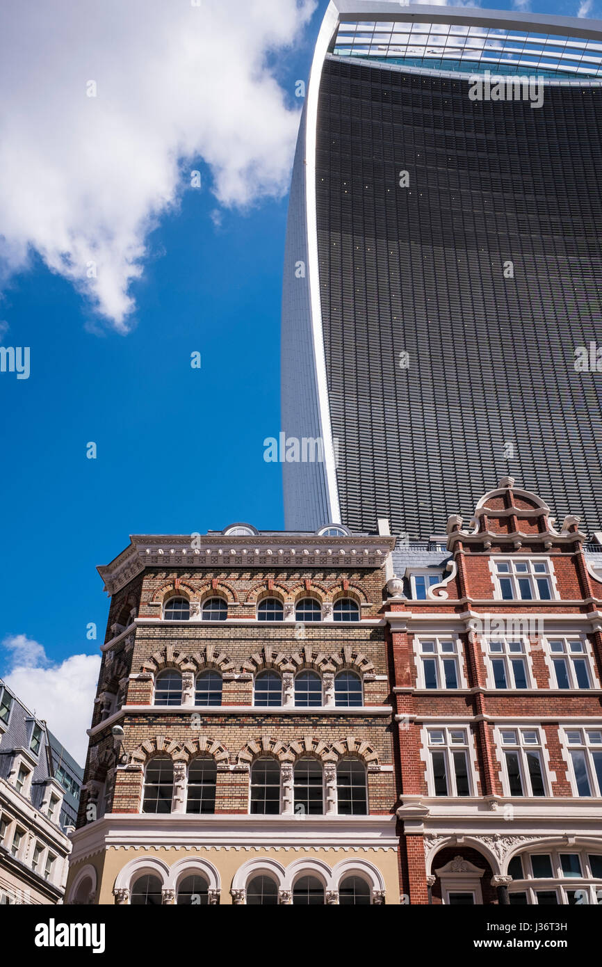 20 Fenchurch Street è un grattacielo commerciale di Londra che prende il nome dal suo indirizzo su Fenchurch Street, nel centro storico della città di Londra. Foto Stock