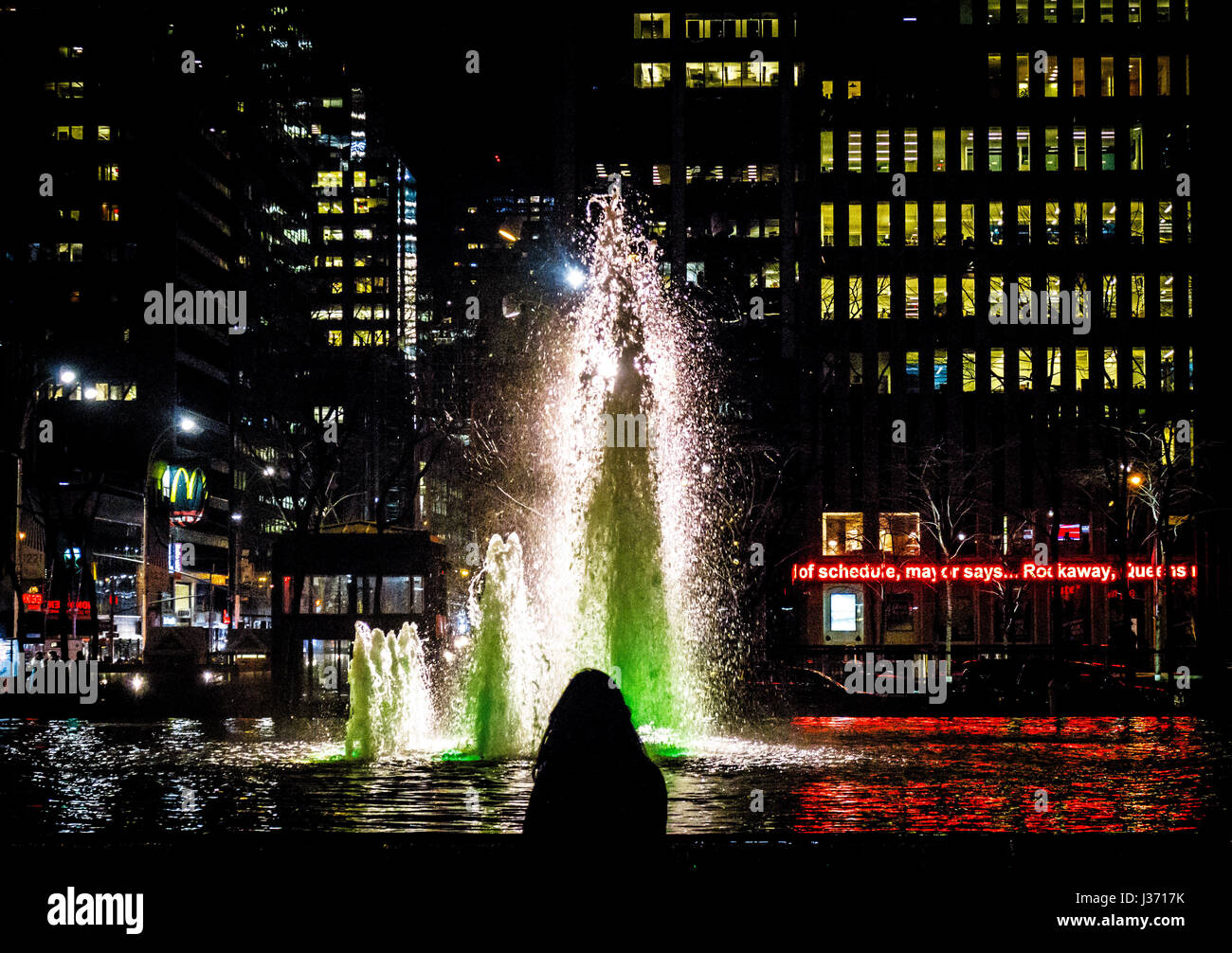 New York Fontana di notte Foto Stock