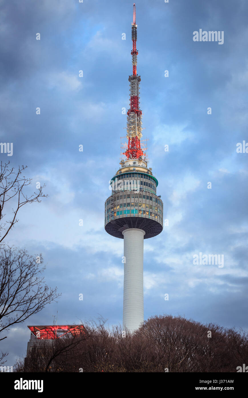 La guglia della Torre N Seoul, o torre di Namsan, Corea del Sud Foto Stock