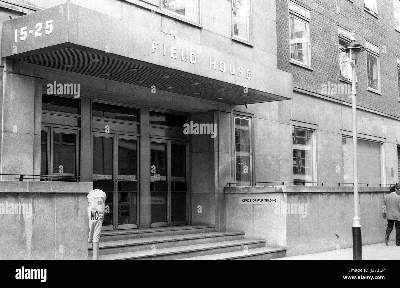La sede dell'Ufficio del Commercio Equo e Solidale (OFT) nel campo house, Breams edifici a Londra in Inghilterra il 30 marzo 1990. Foto Stock