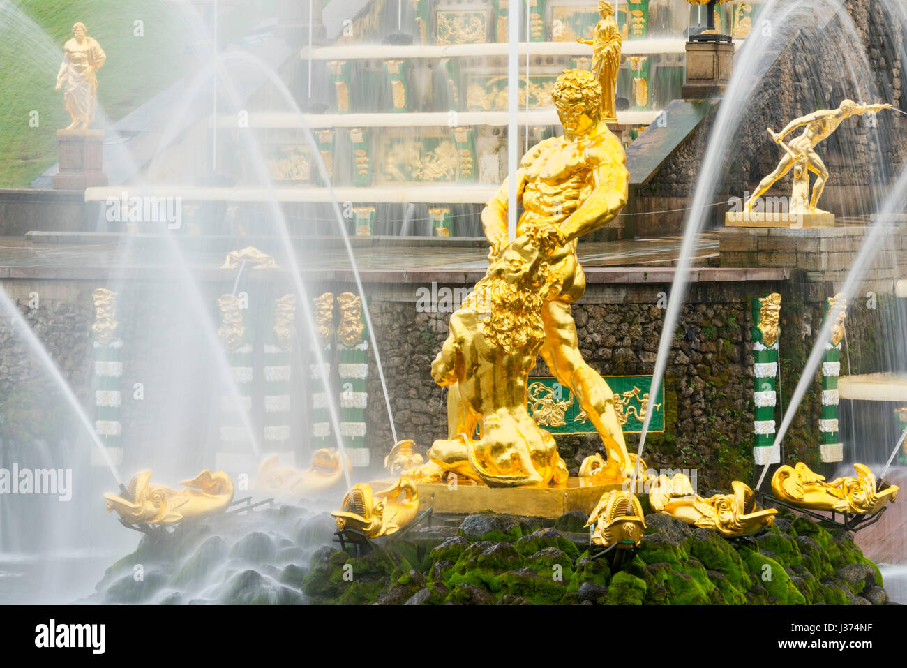 La grande cascata, Peterhof, nei pressi di San Pietroburgo, Russia Foto Stock