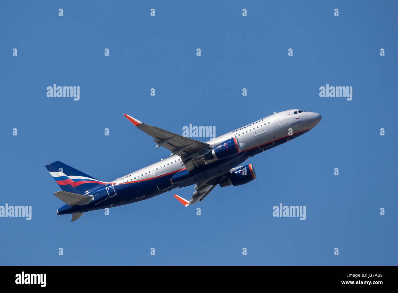 Francoforte, Germania - 30 Marzo 2017: Aeroflot Russian Airlines Airbus A320-214 dopo il decollo presso l'aeroporto internazionale di Francoforte Foto Stock