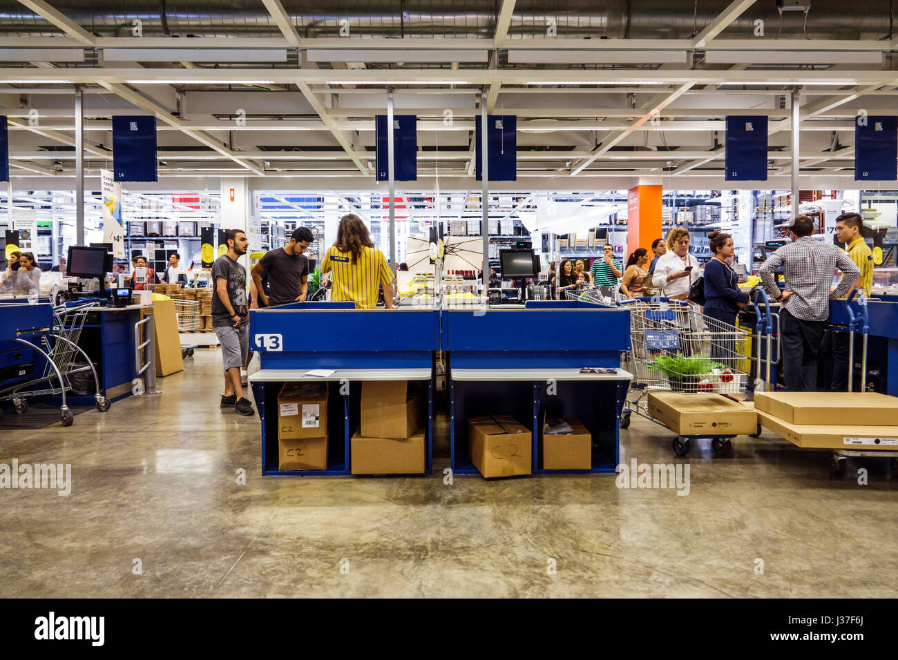 Miami Florida,Ikea,negozio,mobili,accessori per la casa,shopping shopper shopping negozi mercati di mercato di acquisto di vendita, negozi al dettaglio Foto Stock